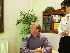 Schülerin ist für einen Quickie zu haben